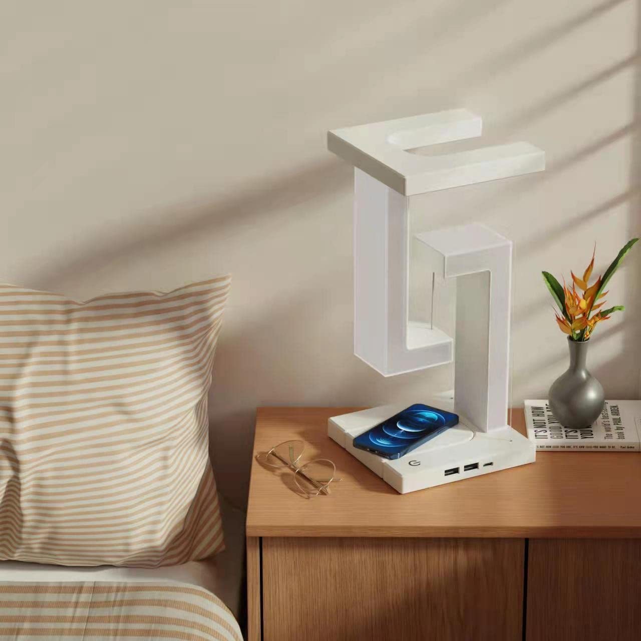 Lampe suspendue créative à recharge sans fil pour smartphone avec un design innovant